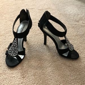 No Boundaries open toe sandal heel